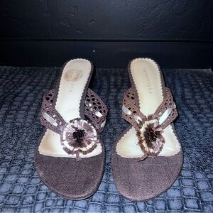 - Apostrophe Brown/ beige SZ:9  Y2K Fairy Floral  Slip On Kitten Heel Sand…